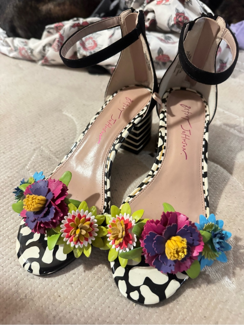 Betsey Johnson Lore Floral Striped Block Heel Sandals Size 5.5 Womens
